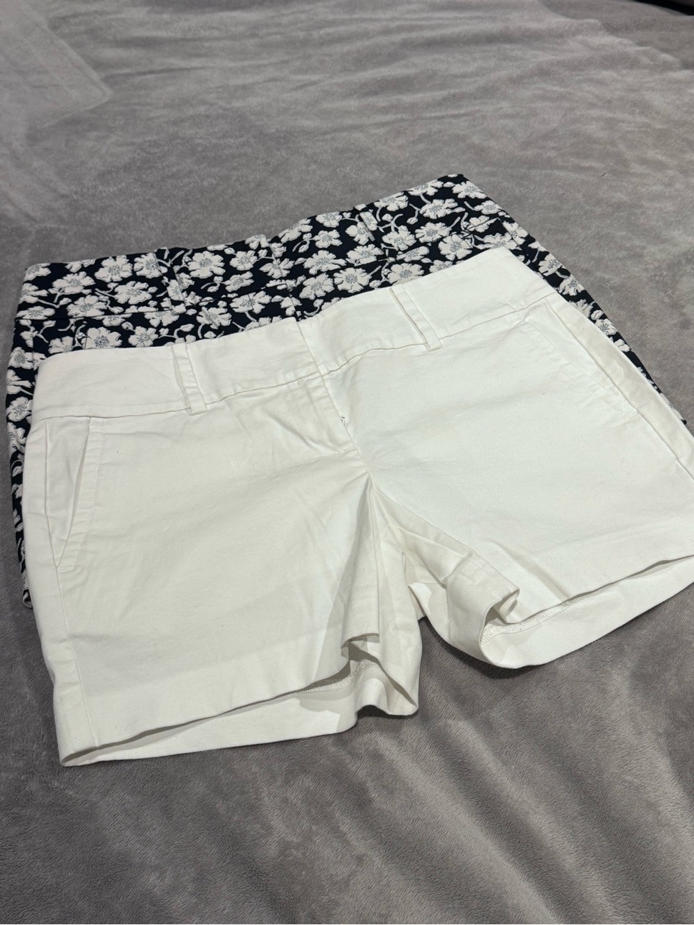 Ann Taylor Women’s Shorts - Classic Summer Essential - Size 2P